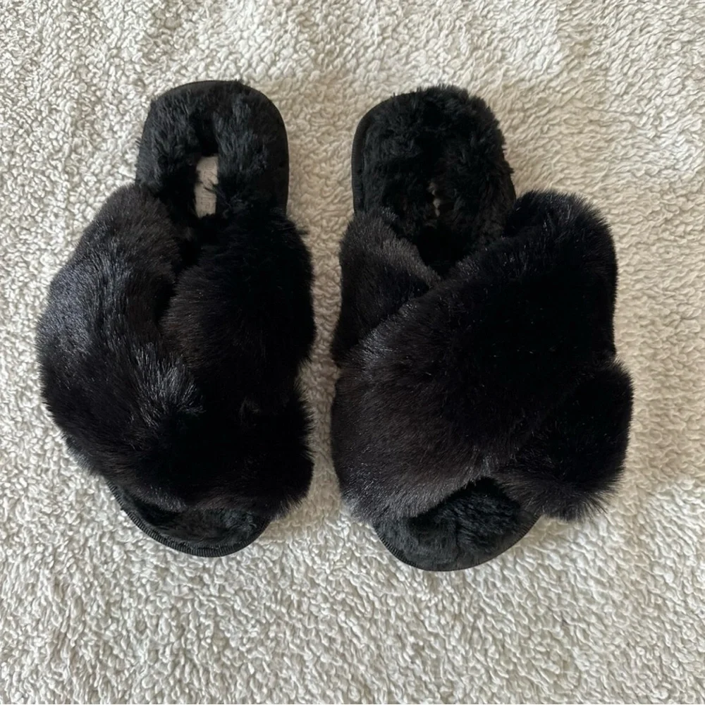 Girls Fuzzy Black Slippers
